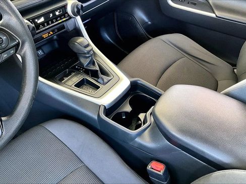 Used 2019 Toyota RAV4 LE FWD image 15