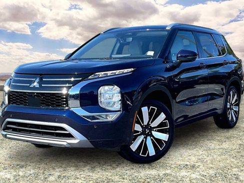 Used 2025 Mitsubishi Outlander SEL FWD image 3