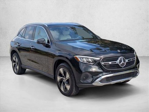 Used 2024 Mercedes-Benz GLC 300 4MATIC image 3