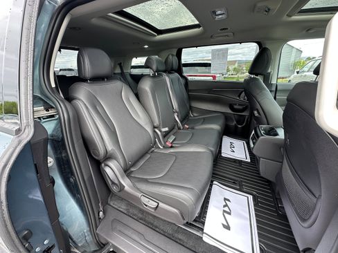 Used 2026 Kia Carnival SX w/ SX Dark Edition Package FWD image 15