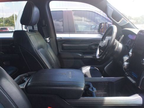 Used 2020 RAM 1500 Limited w/ Black Appearance Package AWD/4WD image 2