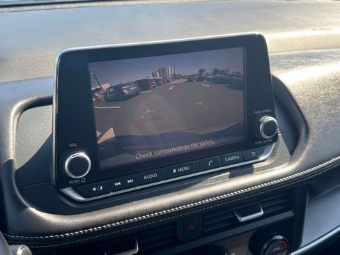 Used 2025 Nissan Rogue SV FWD image 25