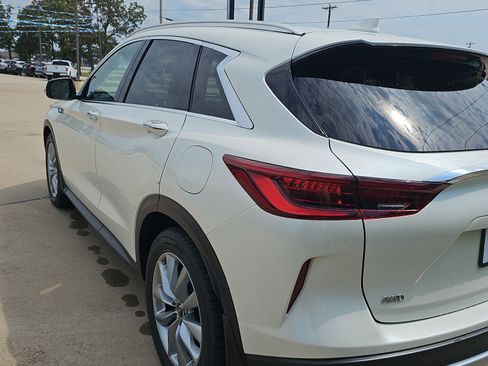 Used 2022 INFINITI QX50 Essential image 6