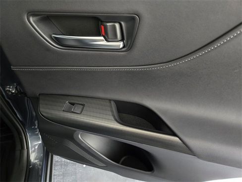 Used 2024 Toyota Venza Limited image 24