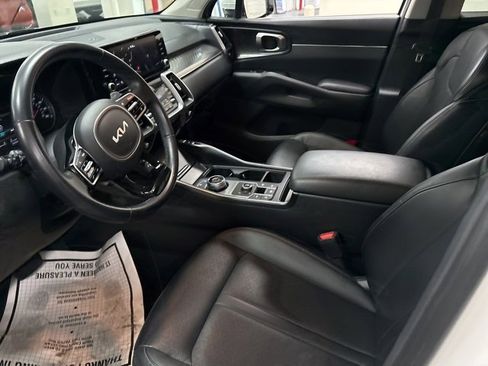 Used 2023 Kia Sorento EX image 16