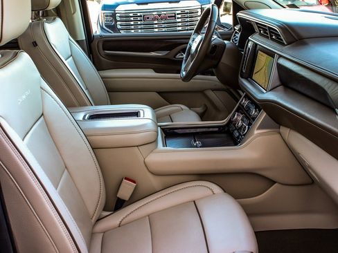 Used 2022 GMC Yukon Denali image 44