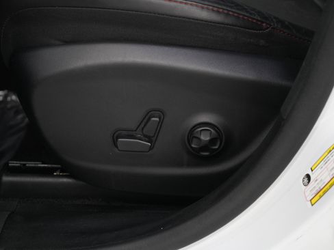 Used 2018 Jeep Cherokee Trailhawk w/ Cold Weather Group image 27