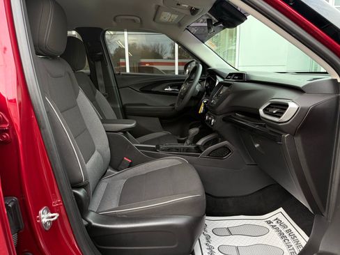 Used 2021 Chevrolet TrailBlazer LS image 19
