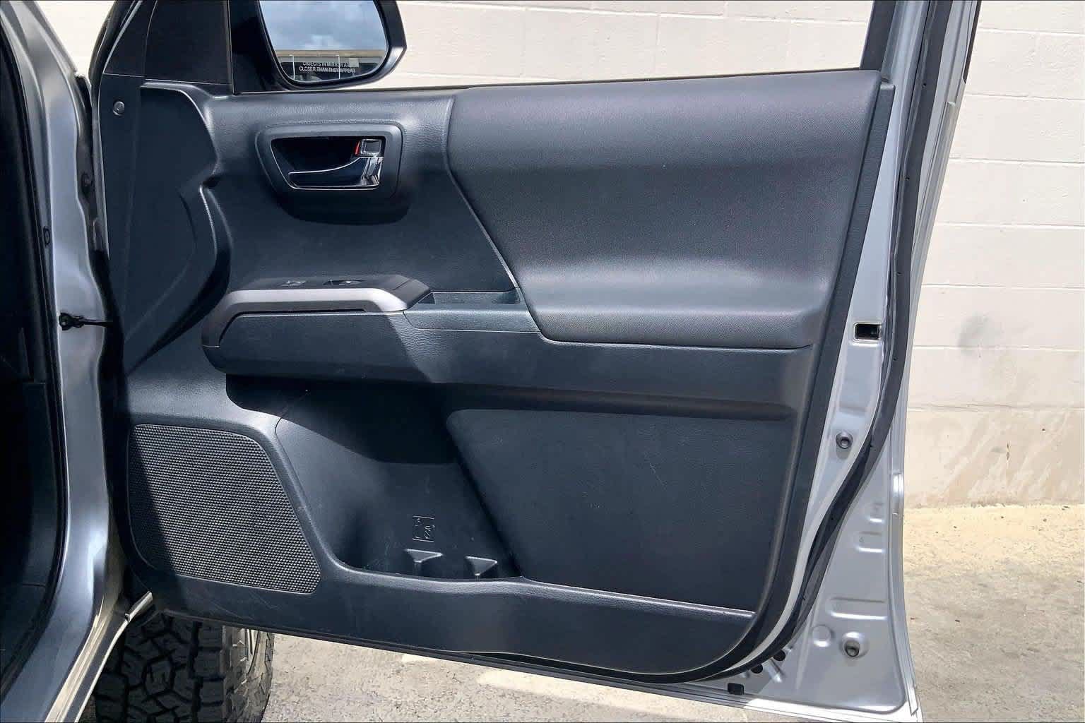 Used 2017 Toyota Tacoma 2WD Double Cab image 28