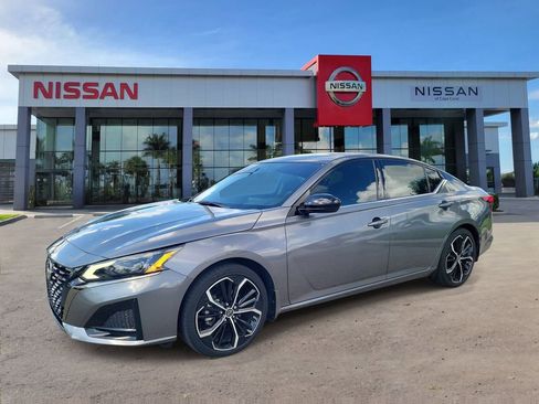 Used 2023 Nissan Altima 2.5 SR FWD image 8