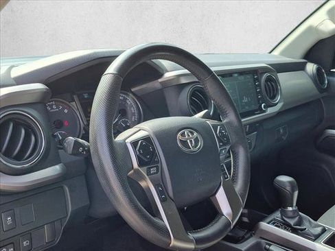 Used 2022 Toyota Tacoma SR5 RWD image 8