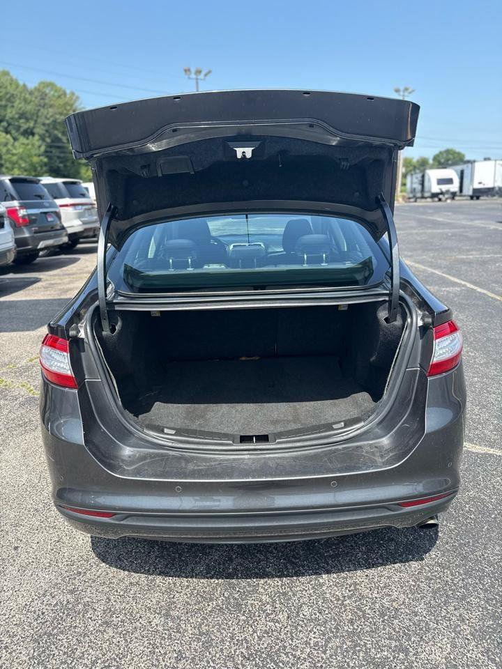 Used 2016 Ford Fusion SE w/ Equipment Group 202A FWD image 17