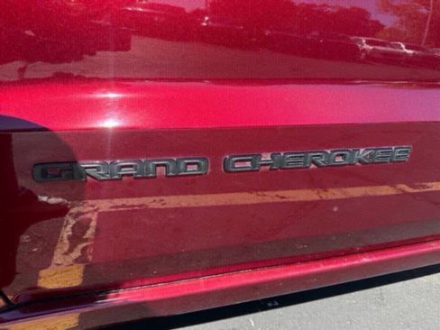 Used 2020 Jeep Grand Cherokee Altitude image 20