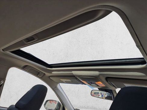 Used 2018 Toyota RAV4 XLE image 18