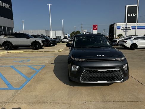 Certified 2022 Kia Soul LX FWD image 6