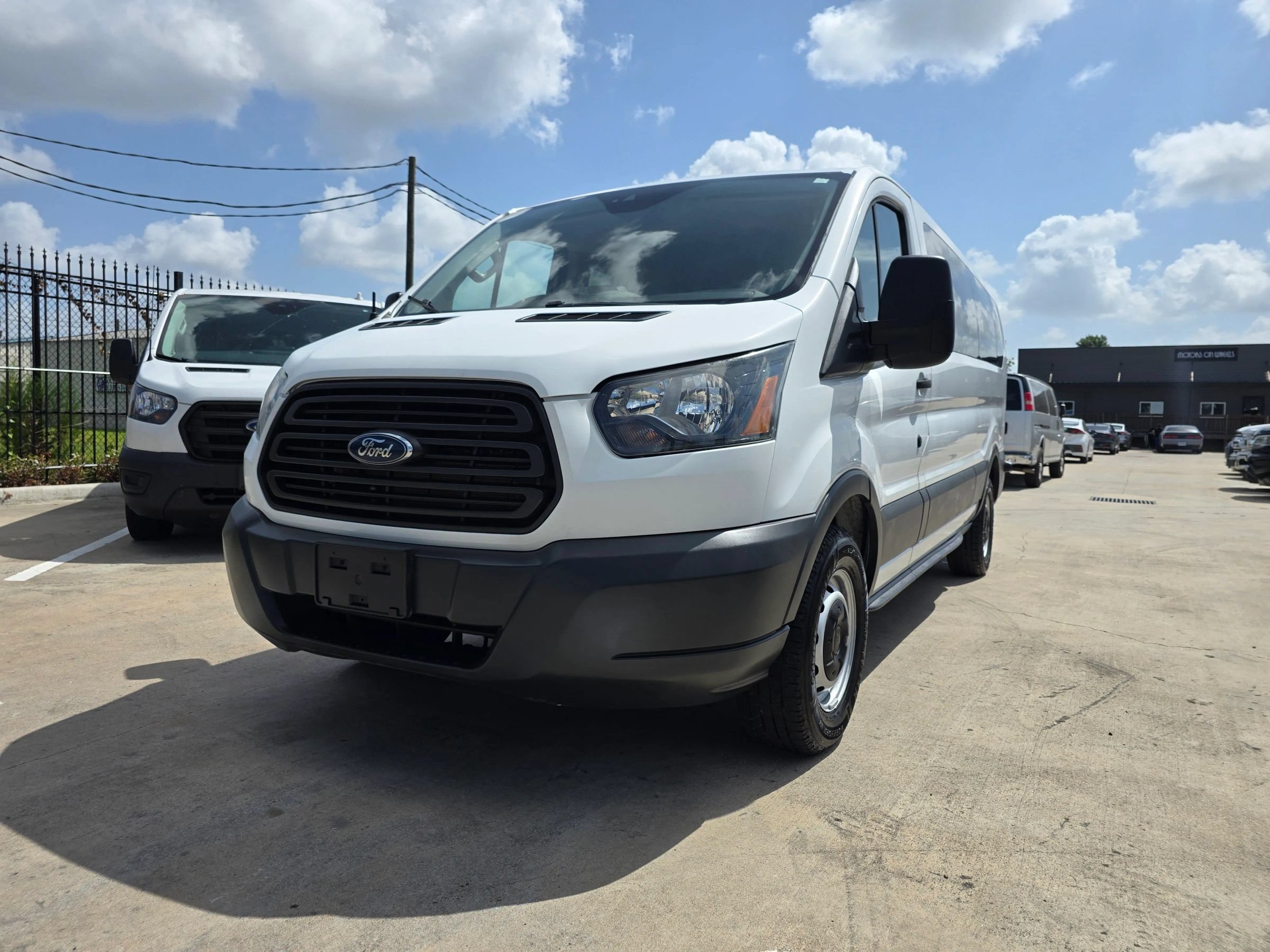 Used 2018 Ford Transit 350 XL RWD image 2