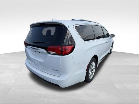 Used 2020 Chrysler Pacifica Limited FWD image 7