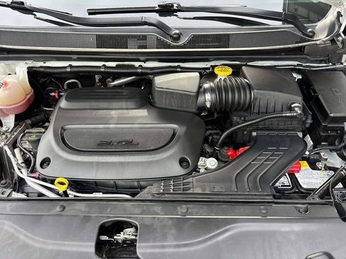 Used 2023 Chrysler Voyager LX FWD image 10