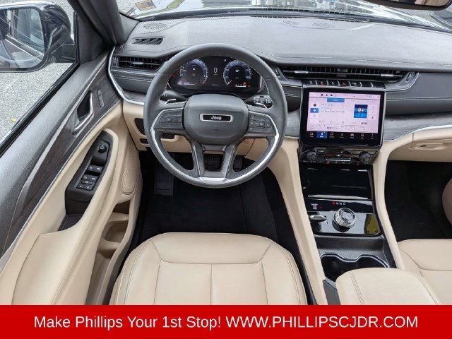 Used 2024 Jeep Grand Cherokee L Limited w/ Black Appearance Package AWD/4WD image 15