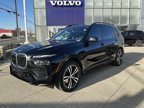 Used 2023 BMW X7 xDrive40i w/ M Sport Package image 3