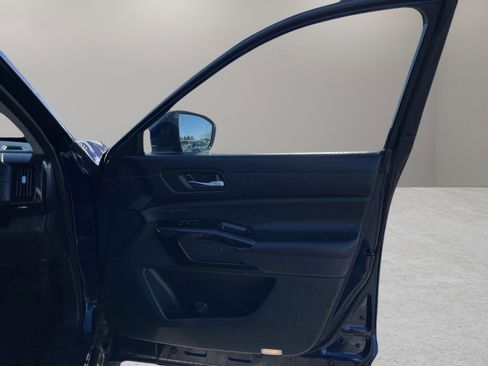 Used 2022 Nissan Pathfinder SV w/ SV Premium Package image 35