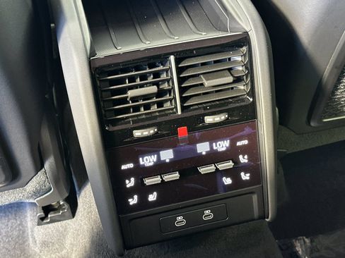Used 2026 Porsche Cayenne Electric AWD/4WD image 15
