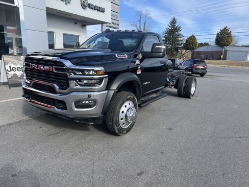 Used 2025 RAM 5500 4x4 Regular Cab image 6