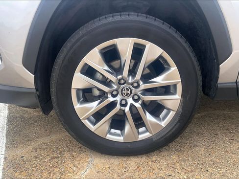 Used 2020 Toyota RAV4 XLE Premium AWD/4WD image 8