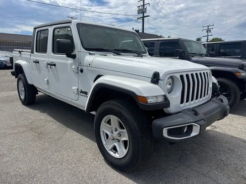 Used 2022 Jeep Gladiator Sport AWD/4WD image 3