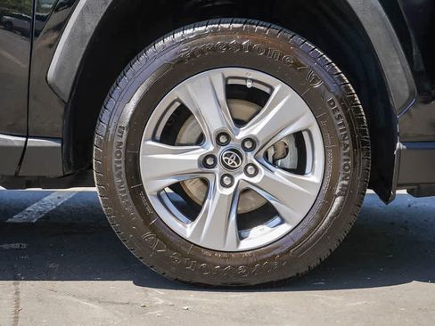 Used 2022 Toyota RAV4 LE AWD/4WD image 9
