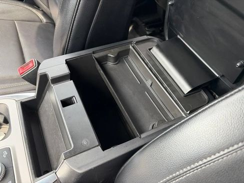 Used 2020 Ford Explorer XLT w/ Equipment Group 202A AWD/4WD image 30