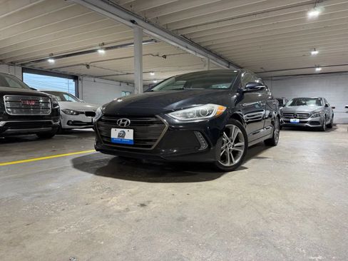 Used 2017 Hyundai Elantra Limited w/ Limited Tech Package 04 FWD image 1