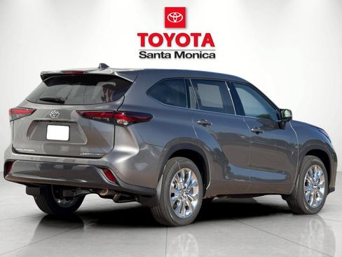 New 2026 Toyota Highlander Limited AWD/4WD image 3