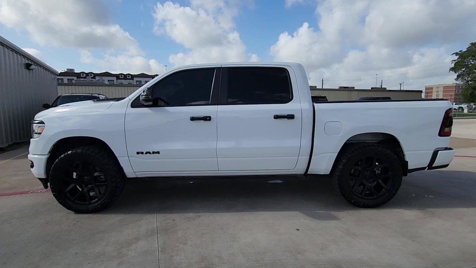 Used 2024 RAM 1500 Laramie AWD/4WD image 5