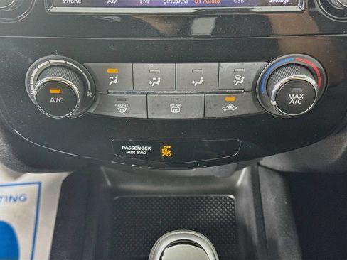 Used 2019 Nissan Rogue S w/ Special Edition Package FWD image 19
