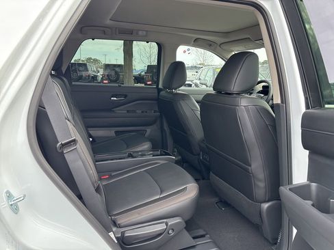 New 2026 Nissan Pathfinder SL w/ SL Premium Package image 19