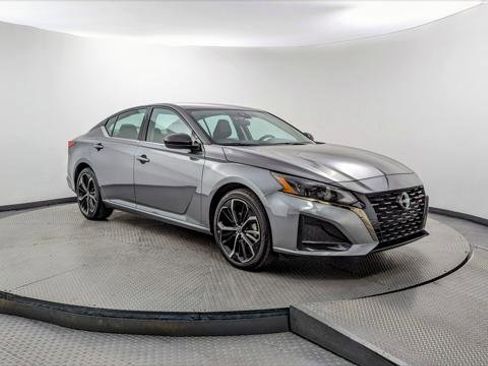 Used 2024 Nissan Altima 2.5 SR image 9