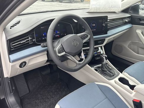 New 2026 Volkswagen Jetta SE FWD image 9