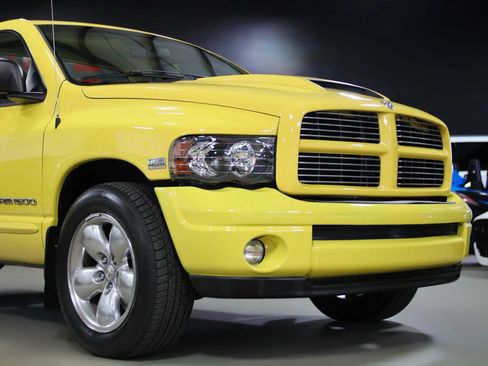 Used 2005 Dodge Ram 1500 Truck SLT w/ Rumblebee Group image 2