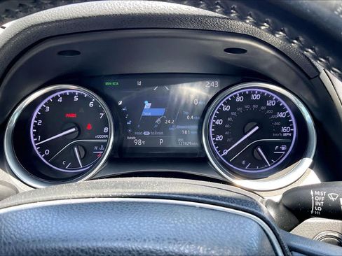 Used 2019 Toyota Camry XLE FWD image 26