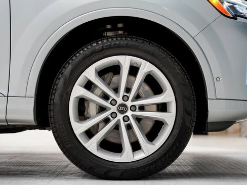 Certified 2025 Audi Q7 3.0T Premium Plus image 33