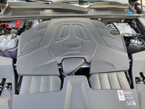Used 2026 Porsche Cayenne AWD/4WD image 35