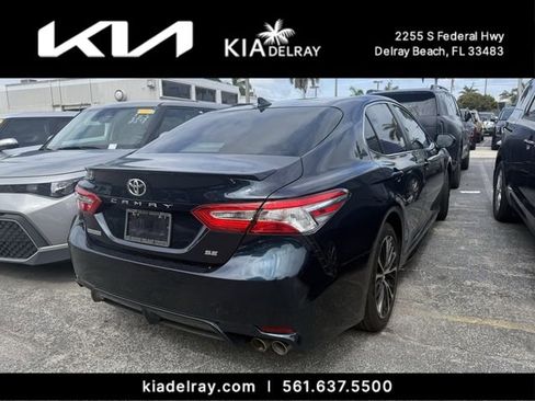 Used 2020 Toyota Camry SE FWD image 2