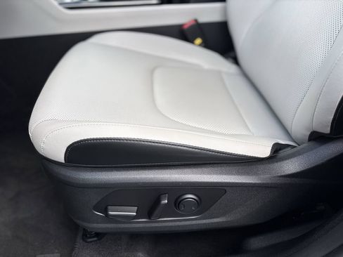 Certified 2025 Kia Sportage EX FWD image 21