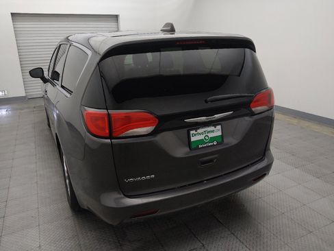 Used 2023 Chrysler Voyager LX FWD image 6