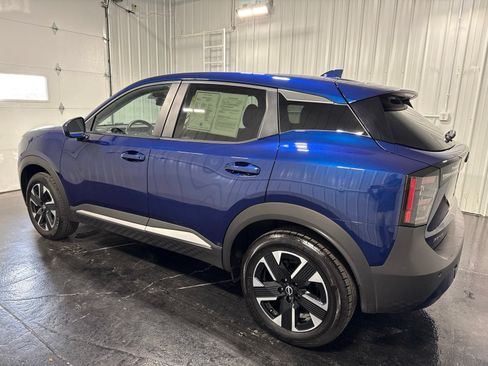 Used 2025 Nissan Kicks SV AWD/4WD image 2
