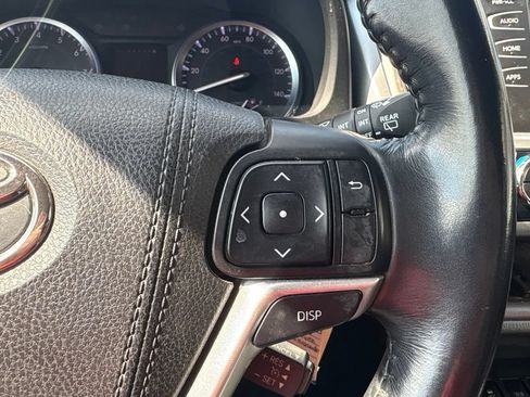 Used 2016 Toyota Highlander LE AWD/4WD image 15