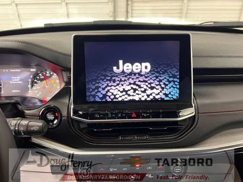 Used 2025 Jeep Compass Trailhawk AWD/4WD image 43
