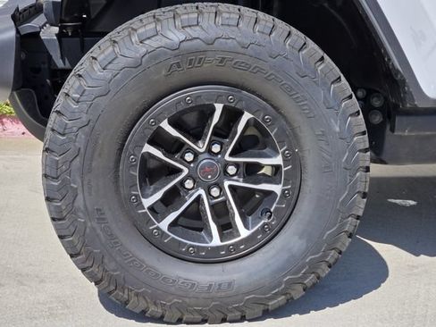 Used 2026 Jeep Wrangler Unlimited Rubicon AWD/4WD image 15