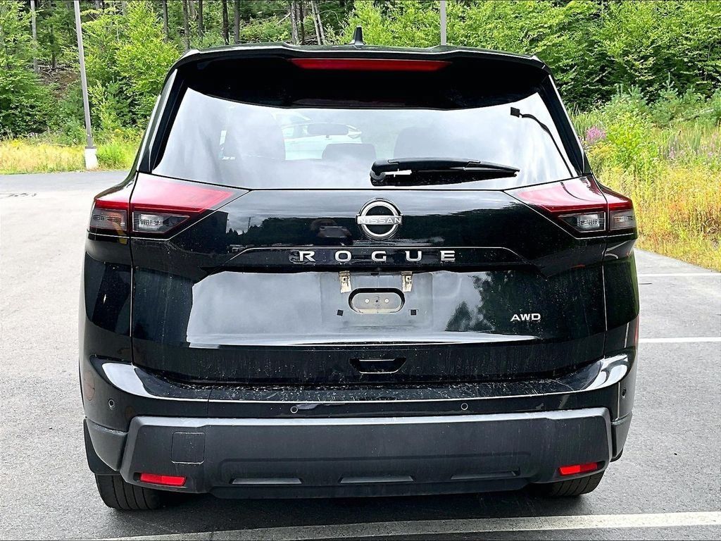 Used 2024 Nissan Rogue S AWD/4WD image 5